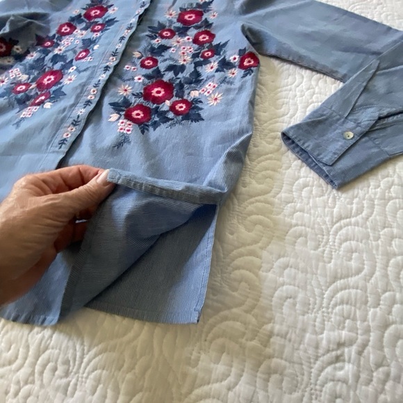 Lucky Brand Embroidered Floral Blue and White Pinstripe Button Down Shirt Size S - Picture 11 of 15